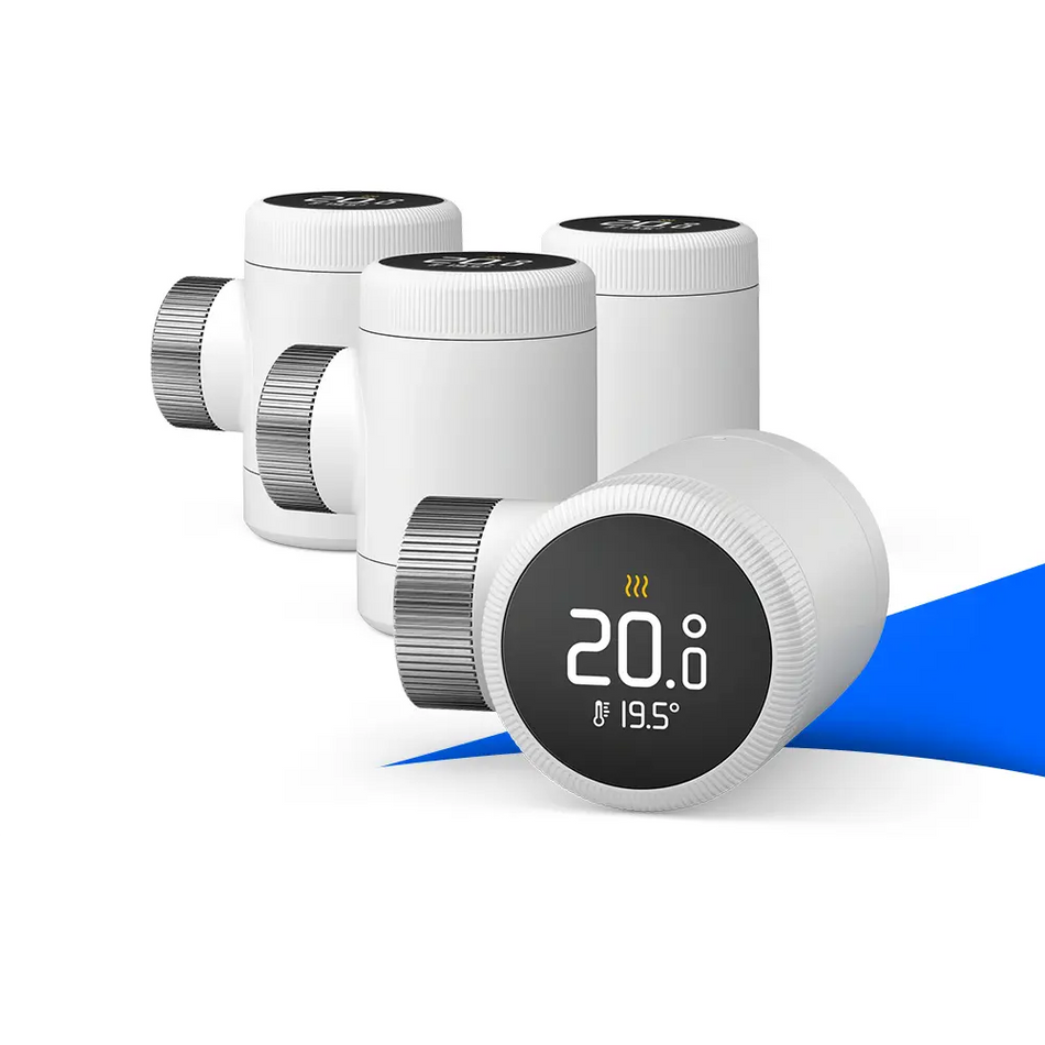Vier smarte Heizkörper-Thermostate tado° X in modernem, weißem Design mit rundem Display und silbernem Einstellrad. Auf dem Display ist die aktuelle Temperatur von 20,0 °C sowie die Soll-Temperatur von 19,5 °C angezeigt. Erhältlich bei sh24.